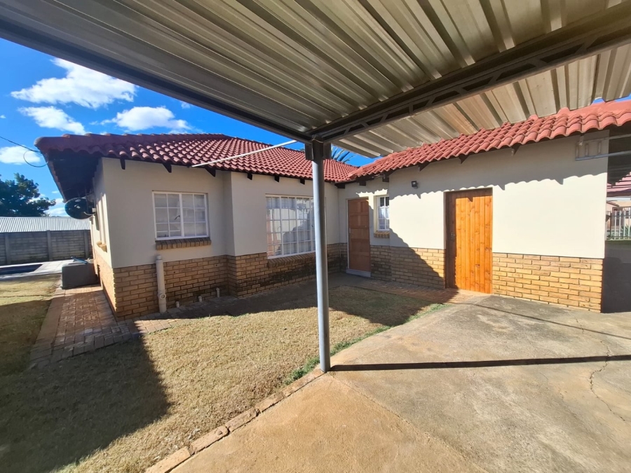  Bedroom Property for Sale in Mooinooi North West